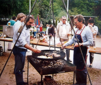 NSG Oberst Schiel 1986 - Vatertag auf dem Clubgelände, Blick auf den Grill