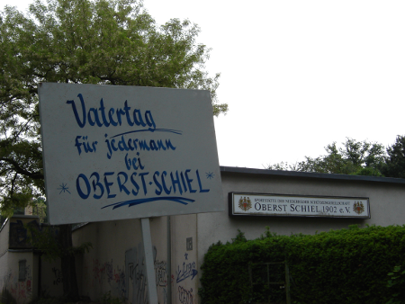 NSG Oberst Schiel 2009 - Das Schild zum Vatertag